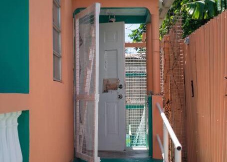 Kew House | Charming Bungalow minutes from Brandon's Beach