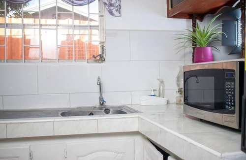 Kew House | Charming Bungalow minutes from Brandon's Beach