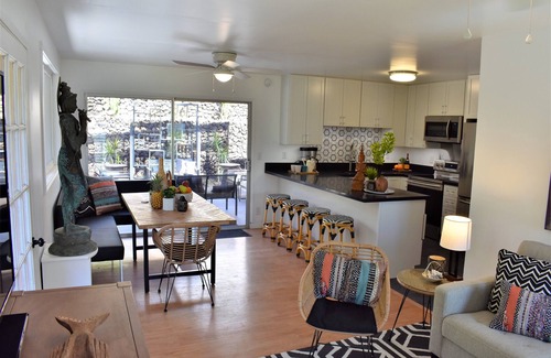 Kamuela House | Charming bungalow near world class resort beaches with ocean/sunset views.