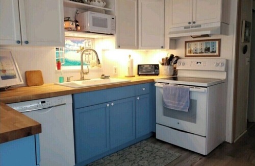 Nettles Island House | Charming bungalow with private comm. access to the beach in serene Jensen Beach