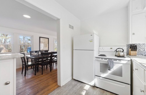 Fort Erie House | Charming Bunk Cottage on Beautiful Bay Beach!