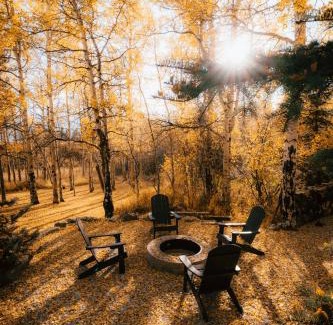 Island Park House | Charming Cabin, 15 Min To Yellowstone, Lake Views