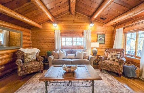 Island Park House | Charming Cabin, 15 Min To Yellowstone, Lake Views