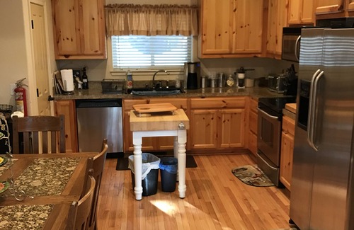 Brockway Cabin | Charming cabin centrally located close to speedboat beach, Kings Beach & skiing