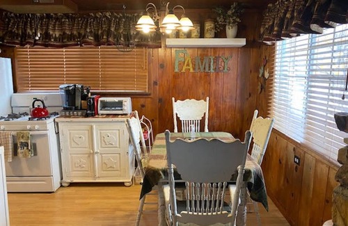 Big Bear Lake House | Charming cabin close to the lake and downtown