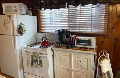 Big Bear Lake House | Charming cabin close to the lake and downtown