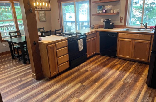 Enumclaw Cabin | Charming Cabin Getaway Near Hiking Trails & Ski Slopes