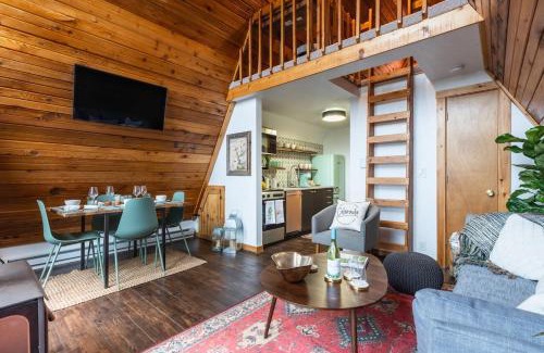 Saint Mary's House | Charming Cabin Home W Mountain View Spa & Sauna