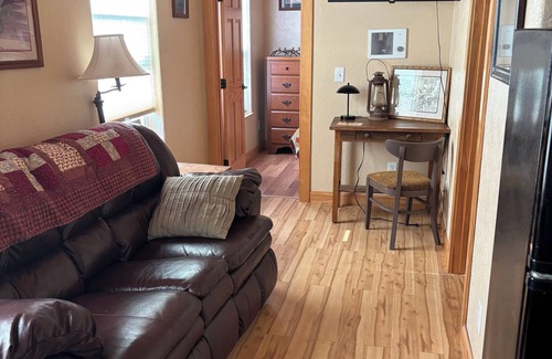 Fairfield Cabin | Charming cabin in peaceful Fairfield with AC