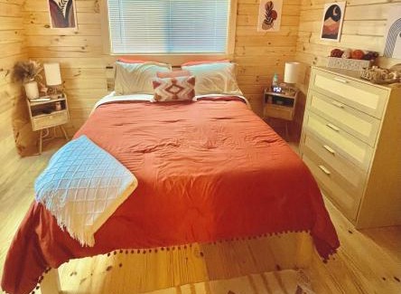 Jonesville House | Charming Cabin near Ark Encounter with Loft