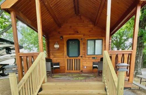Jonesville House | Charming Cabin near Ark Encounter with Loft