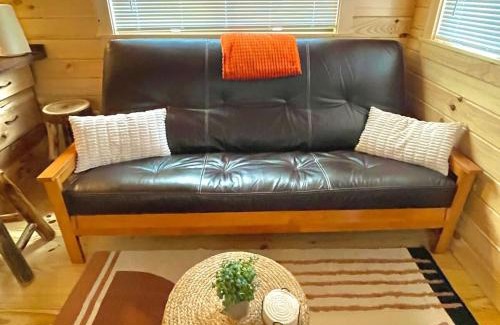 Jonesville House | Charming Cabin near Ark Encounter with Loft