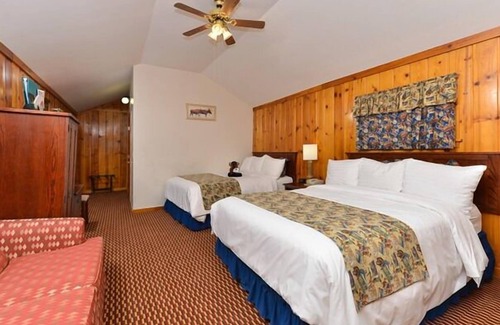 Cody House | Charming Cabin Setting! 2 Beautiful Units, Pool, Close to Buffalo Bill Center!
