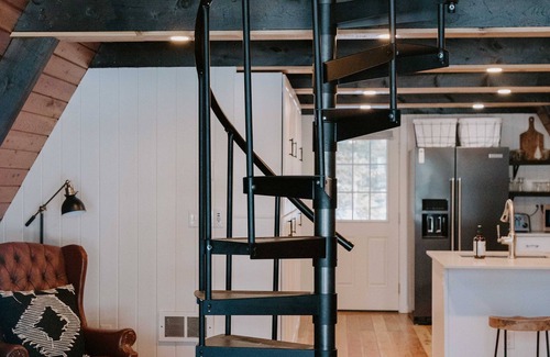 Donnelly Cabin | Charming cabin tucked near Cascade Lake