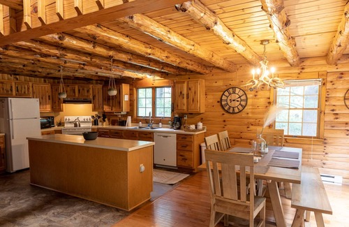 Berkeley Springs Cabin | Charming Cabin with a hot tub on 2 peaceful acres