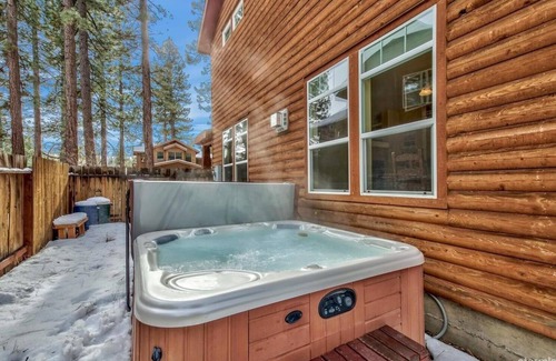 Bijou Park House | Charming cabin in South Lake Tahoe (close to lake + hot tub + yard)