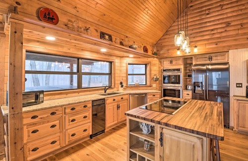 Mt. Sherman Cabin | Charming Cabin w/Hot Tub, Fire Pit & Views!