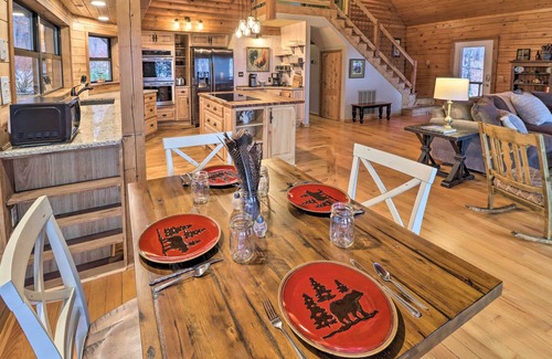 Mt. Sherman Cabin | Charming Cabin w/Hot Tub, Fire Pit & Views!