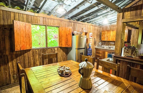 Moca Cabin | Charming Cabin with Breathtaking Valley Views