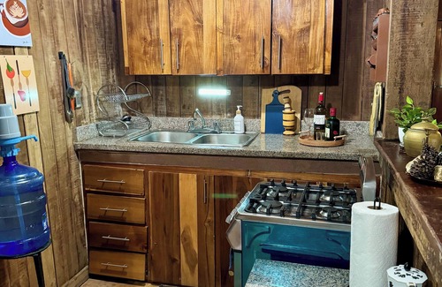Moca Cabin | Charming Cabin with Breathtaking Valley Views