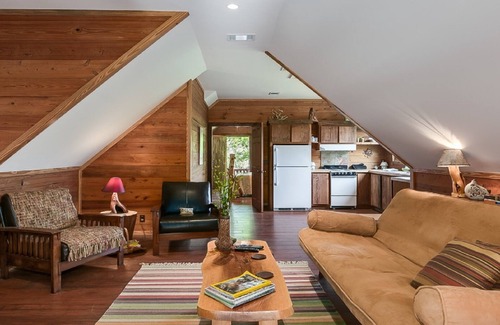 White Oak Cabin | Charming cabin with Fire pit, outdoor seating and grill, covered pavillion.