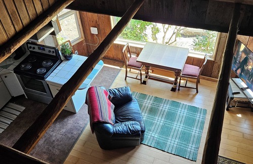 Poulsbo Cabin | Charming cabin with loft bedroom in Poulsbo