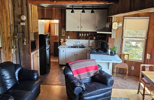 Poulsbo Cabin | Charming cabin with loft bedroom in Poulsbo