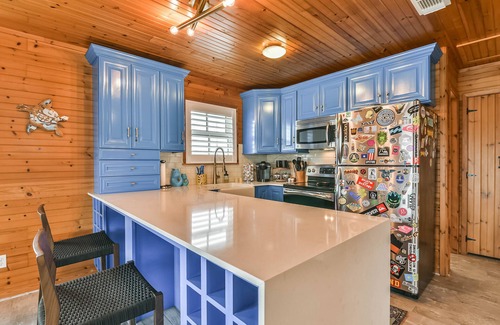 Galveston House | Charming Canal-Front Surf Shack – Dog Friendly and Cozy Retreat!