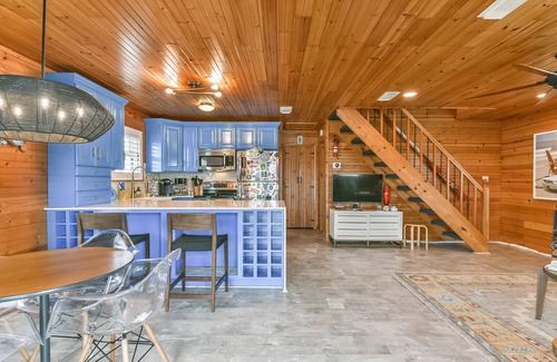 Galveston House | Charming Canal-Front Surf Shack – Dog Friendly and Cozy Retreat!