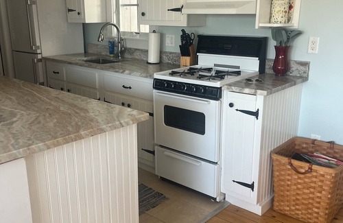 Mashpee Cottage | Charming Cape Cod Getaway - Private Beach Cottage