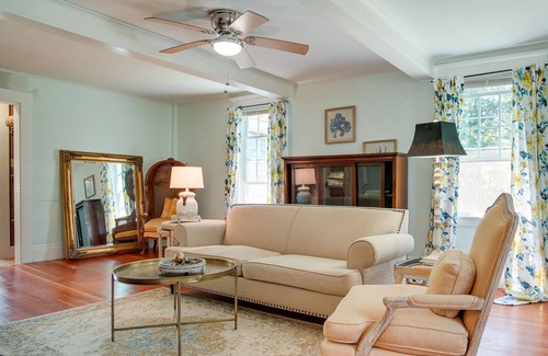 Hyannis House | Charming Cape Cod Home < 1 Mi to Ocean & Marina!