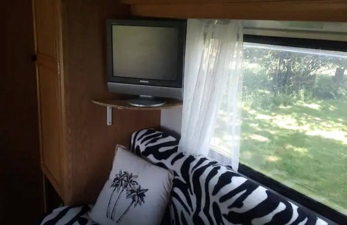 Marray House | CHARMING CARAVAN IN "SIXTIES" MODE