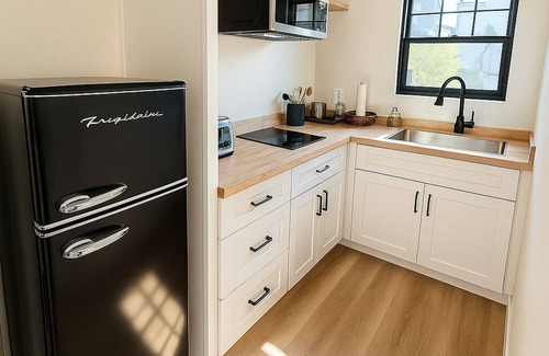 Park Mesa Heights Apartment | Charming Casita near USC, SOFI, and Culver City