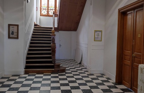 Jausiers Apartment | Charming Castle Apartment for 6 with Pool, Sauna, and Free WiFi in Jausiers