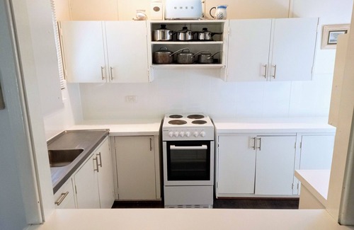 Mount Austin House | Charming "Castlereagh Cottage" with Free High Speed Wi-Fi