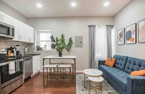 Center City West Apartment | Charming Center City 2BR | Sleeps 8 people |