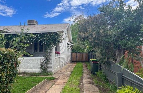 Wagga Wagga Villa | Charming Central Cottage Wagga Wagga