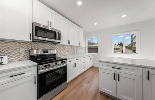 Greenwood House | Charming central Greenlake Seattle location with AC sleeps 6
