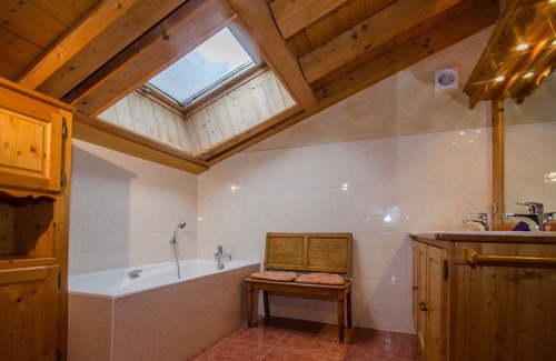 Les Tines Ski Chalet | Charming chalet for 12 persons with an exceptional view on the Mont-Blanc