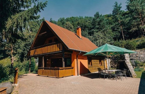 Zvolen Ski Chalet | Charming chalet for 8 people, 3 BD, 2 BT, kitchen