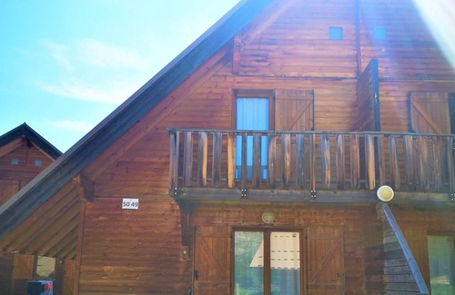La Joue du Loup Ski Chalet | Charming Chalet in Les Flocons du Soleil - 3 Rooms, 7 Guests, Pool & Sauna Access