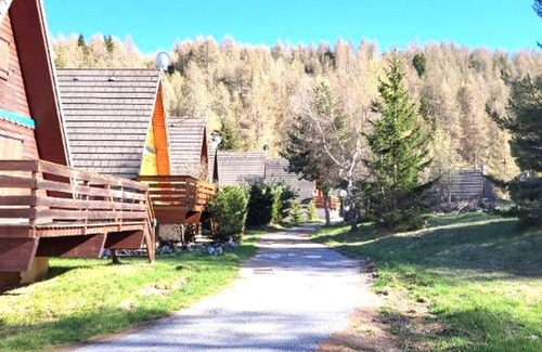 La Joue du Loup Ski Chalet | "Charming Chalet with Mountain Views, 5 Min Walk to Slopes - Le Jardin Alpin"