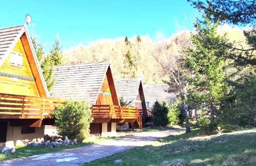 La Joue du Loup Ski Chalet | "Charming Chalet with Mountain Views, 5 Min Walk to Slopes - Le Jardin Alpin"