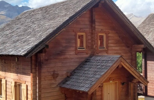 Le Devoluy Ski Chalet | Charming Chalet for 6 with Pool Access, Near Ski Slopes