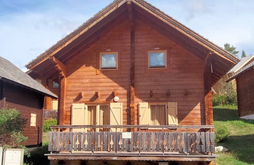 Le Devoluy Ski Chalet | Charming Chalet for 6 with Pool Access, Near Ski Slopes