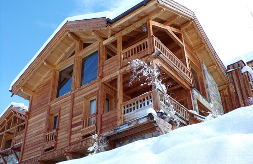 Vars Ski Chalet | CHARMING CHALET, MOUNTAIN VIEW AND SKI SLOPES JACUZZI HAMMAM SAUNA TABLE SOCCER
