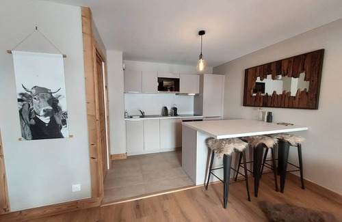 Valmorel Ski Chalet | Charming Chalet with Hotel Services, 3 Bedrooms, Terrace, Parking, and WiFi