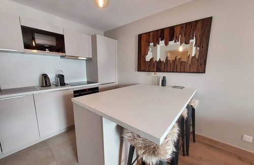 Valmorel Ski Chalet | Charming Chalet with Hotel Services, 3 Bedrooms, Terrace, Parking, and WiFi