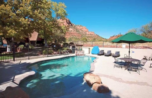 Oak Creek Ski Chalet | Charming Chalet with Kitchen and Scenic Views.