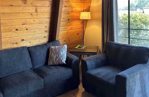 Oak Creek Ski Chalet | Charming Chalet with Kitchen and Scenic Views.